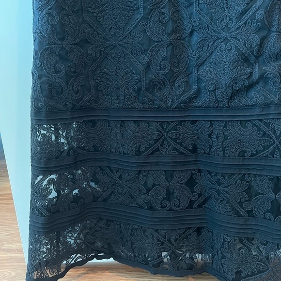 Tadashi Shoji Isabellina Gown - Picture 7 of 16